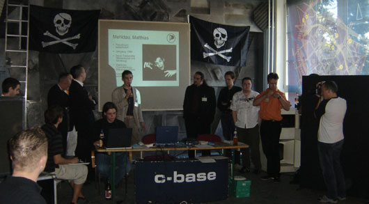 Gründungsversammlung der Piratenpartei in der C-Base Gründungsversammlung der Piratenpartei in der C-Base